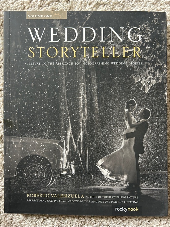 Other - Wedding Storyteller by Roberto Valenzuela - Black & Gold Cover